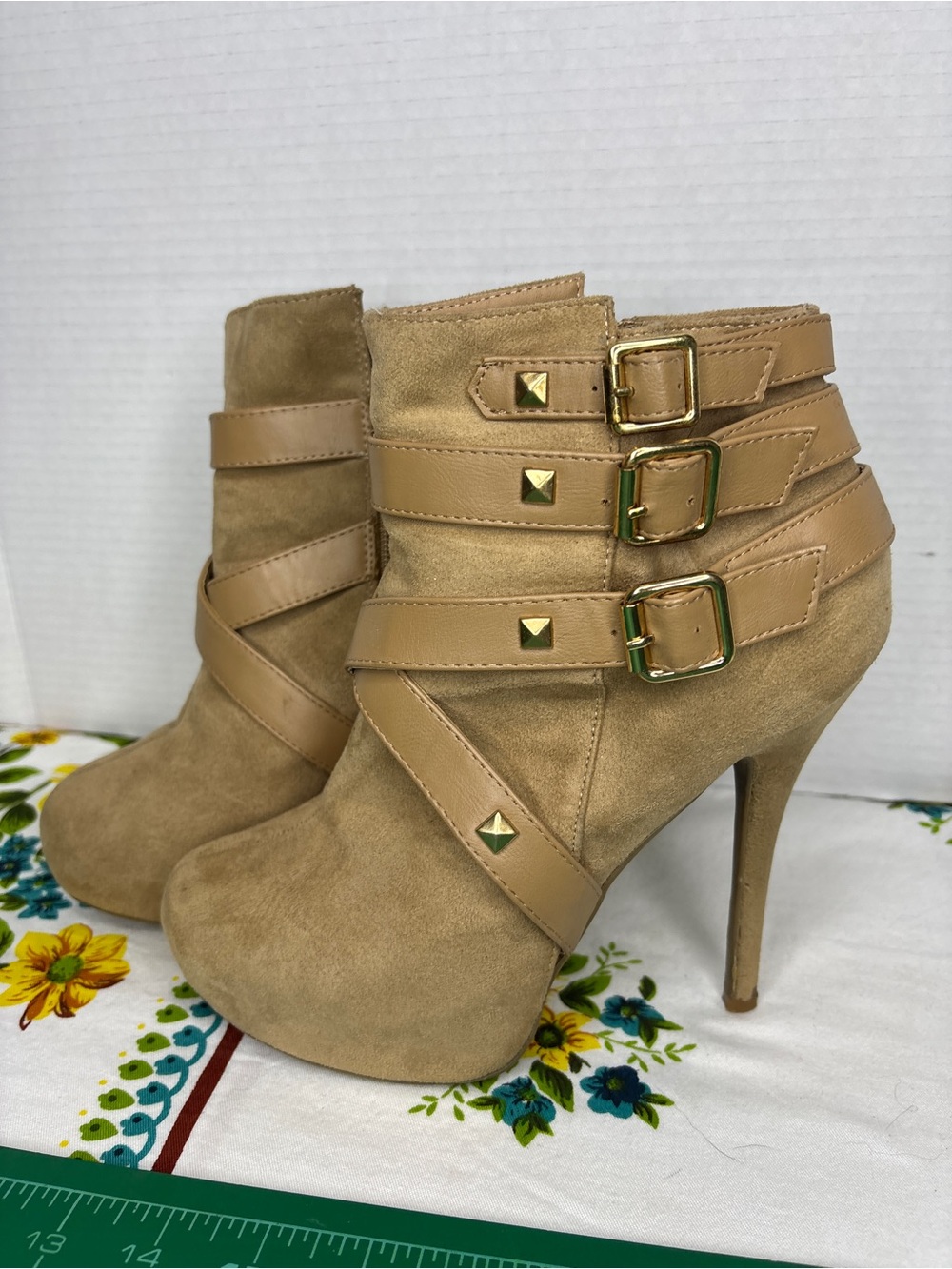Wild Diva Women’s sz 7 Tan Suede Stiletto Ankle Boots Triple Buckle Detail